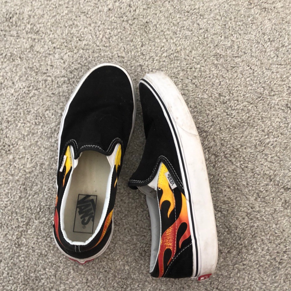 Shoes vans, black with flames on the sides